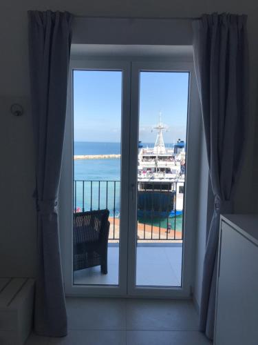 a room with a window with a view of a cruise ship at Vento di mare in Procida