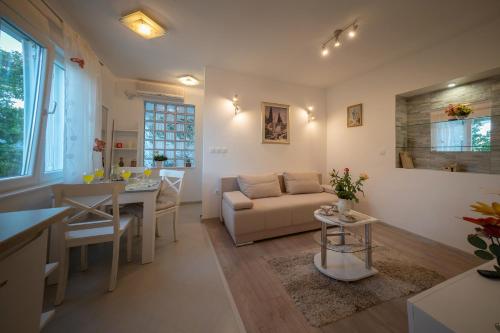 a living room with a couch and a table at Apartman Karla in Solin