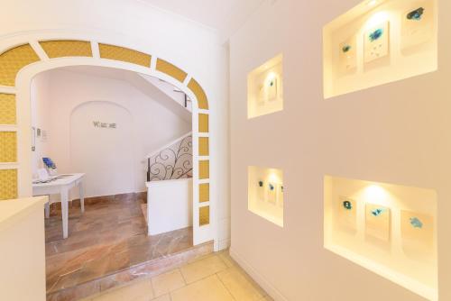 a hallway with an archway in a house at Villa Fortuna Holiday Resort in Ischia