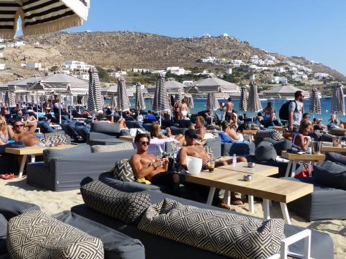 Magical Ornos! Beach House!Beach 1' walk-Mykonos town 2km