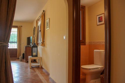 a bathroom with a toilet and a television in it at (ROU002) Cómoda Casa con Puerta a la Piscina in Ayamonte