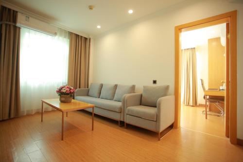 Zona de estar de Greentree Inn Shanghai Hongqiao Airport Apartment Hotel