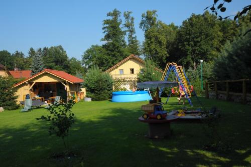 Lasten leikkialue majoituspaikassa Tyrolska Zagroda Apartament