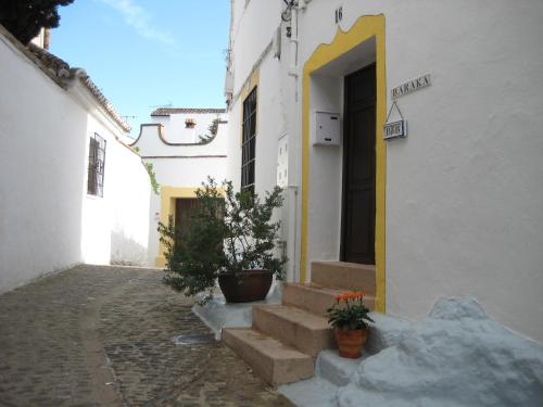 an alley with stairs and a door in a building at Baraka Pensión in Ronda