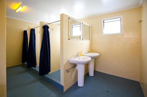 a bathroom with two sinks and a mirror at Star Inn Accommodation in Mount Isa