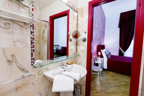 Phòng tắm tại La Locandiera B&B