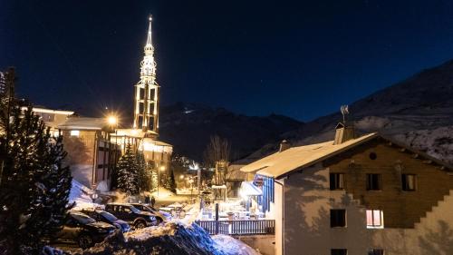 a church with a tall steeple at night at ho36 Les Menuires in Les Menuires