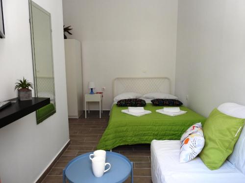 Kathopouli Apartment tesisinde bir odada yatak veya yataklar