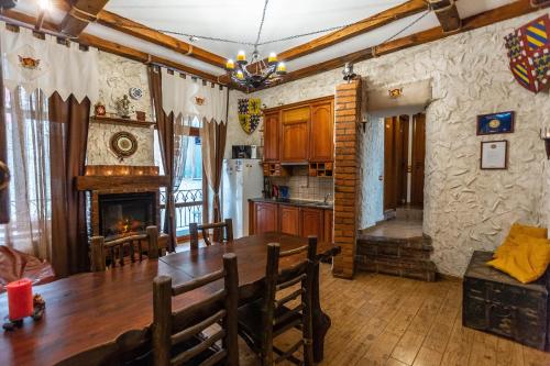 een eetkamer met een tafel en een open haard bij GHOSTel - Medieval Hostel in Lviv