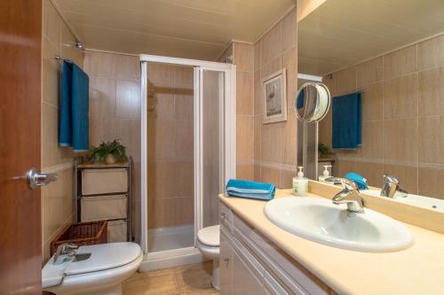 A bathroom at Costabravaforrent Balco 2