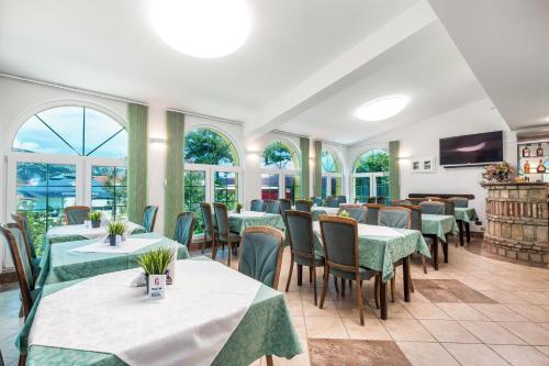 En restaurant eller et andet spisested på Bed & Breakfast Villa Terezija