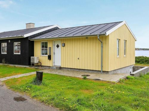 صورة لـ 5 person holiday home in Fars في Sundsøre