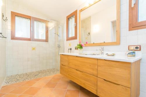 A bathroom at Son Ferragut
