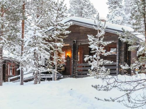 a log cabin in the woods in the snow at Holiday Home Lemmenliekki 3 by Interhome in Lemmenjoki
