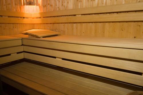 a sauna with a wooden paneled wall and a woodenvisor at Der Dorfwirt in Rechberg