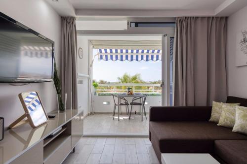4 minutes walk from Yumbo