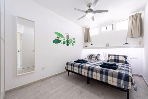 4 minutes walk from Yumbo