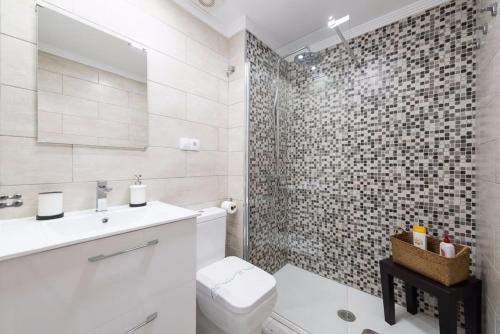 4 minutes walk from Yumbo
