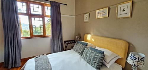 A bed or beds in a room at Redbourne Hilldrop Guesthouse B&B