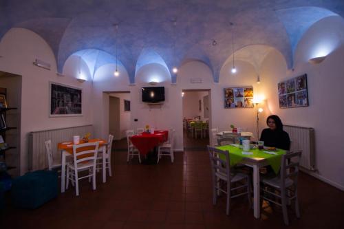 En restaurang eller annat matställe på Ostello Palazzo Pierantoni