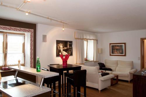 Serviced Apartement Sonnleitner tesisinde bir oturma alanı