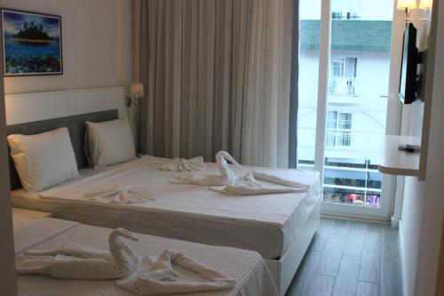 A bed or beds in a room at LİMAN BOUTIQUE OTEL