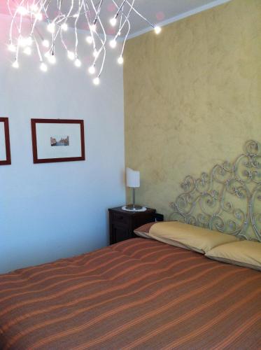 a bedroom with a bed and a chandelier at Vip Foppolo in Foppolo