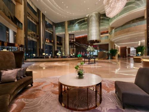a lobby with a table in the middle of a building at Kempinski Hotel Xiamen in Xiamen