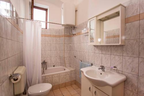 emanuel apartman