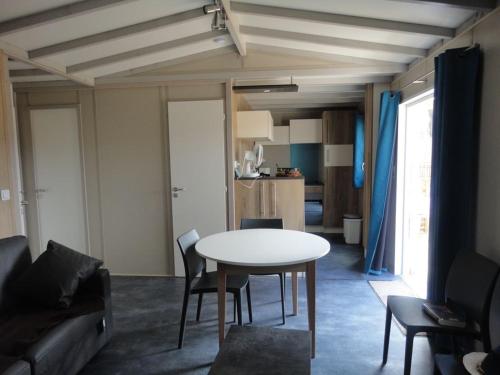 Photo de la galerie de l'établissement Chalet Parc Roselieres, à Saint-Hilaire-de-Riez