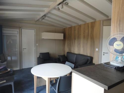 Photo de la galerie de l'établissement Chalet Parc Roselieres, à Saint-Hilaire-de-Riez