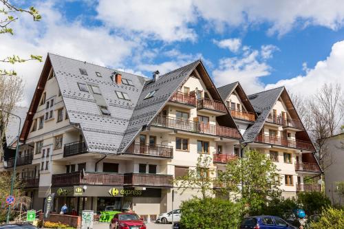 a building with a house shaped like a house at TatryTop City Krupówki in Zakopane