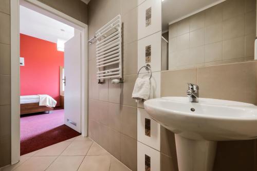 Kylpyhuone majoituspaikassa Hotel Aviator