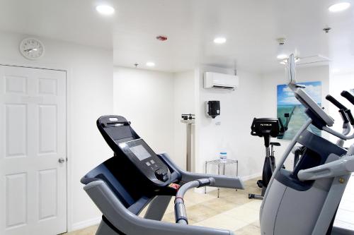 Fitness centrum a/nebo fitness zařízení v ubytování The Grand Caymanian Resort