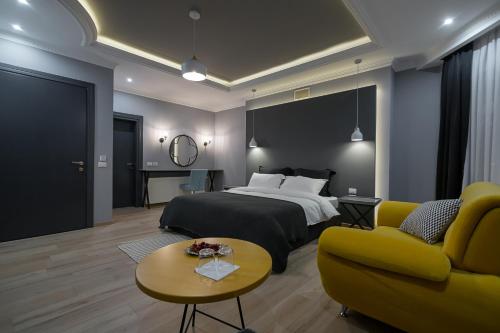 Un pat sau paturi într-o cameră la Barba Boutique Hotel