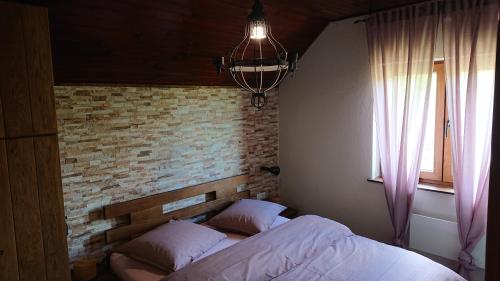 Plitvički San tesisinde bir odada yatak veya yataklar