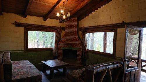 Ruang duduk di Cabañas Tapalpa Sierra del Tecuan, Cabaña Venado