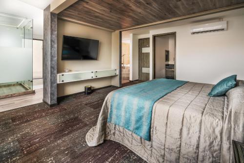 Postel nebo postele na pokoji v ubytování Kaia Suites