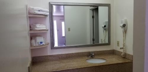 A bathroom at Budget Lodge