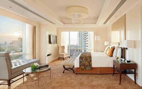 TV a/nebo společenská místnost v ubytování Fairmont Makati