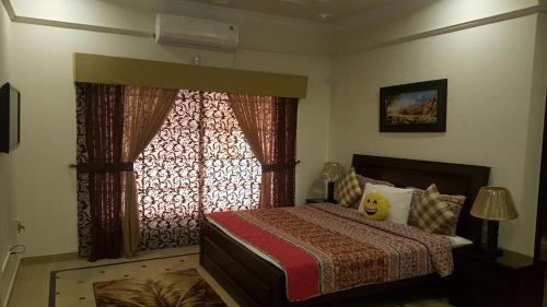 Zdjęcie z galerii obiektu Mulberry Residence Family Rooms w mieście Islamabad