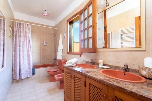Et badeværelse på Home2Book Luxury Villa Luna de Tacoronte Pool