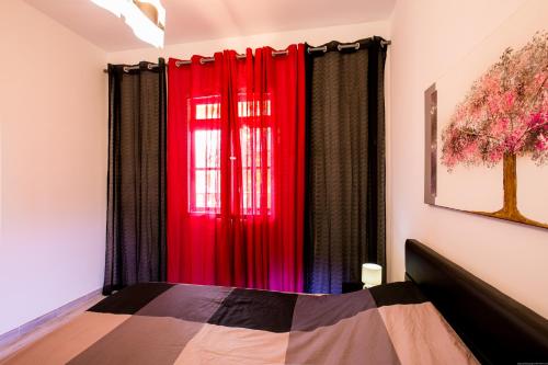 Un pat sau paturi într-o cameră la Spacious & Stylish apartment Los Cristianos