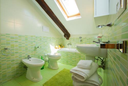 a bathroom with a sink and a toilet at Bed & Breakfast La Mansarda in Naples