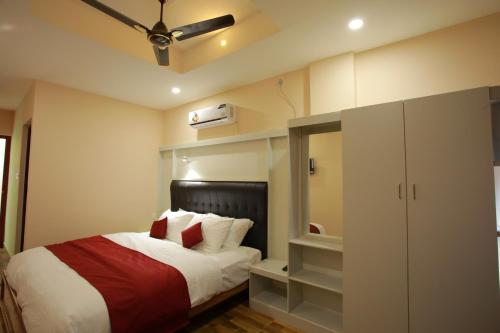 A bed or beds in a room at Hotel Wayanad Square