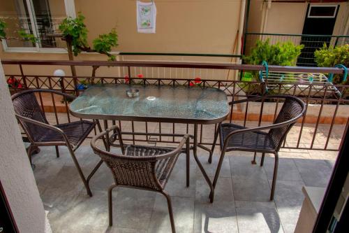 Balkoni atau teres di Dimitra House
