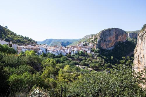 a view of a town in the mountains at Casa Valle del Turia in Chulilla
