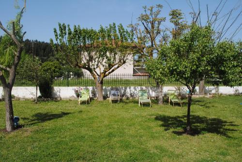 Kebun di luar Villa Spyros