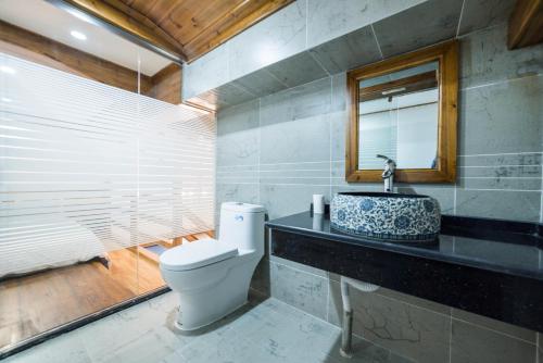 a bathroom with a toilet and a sink at W_Smart Motel Superior Hongcun in Yi