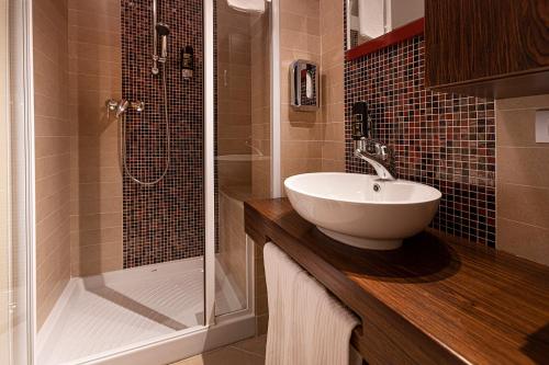 a bathroom with a sink and a shower at Hotel Lago Di Garda in Malcesine